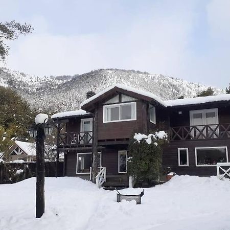 Indomito Hostel San Carlos de Bariloche Exteriör bild